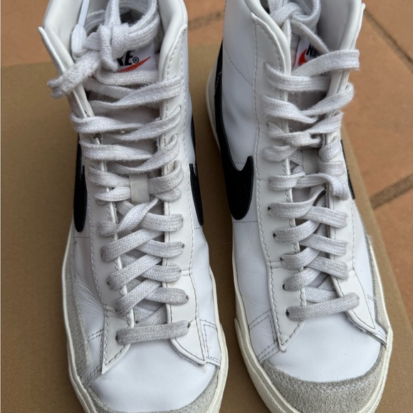 Nike Blazers in black and white - Picture 5 of 10